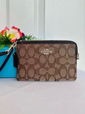 #68 COACH ~ Signature Brown and Cream w/Black Leather Wristlet Strap and Hangtag